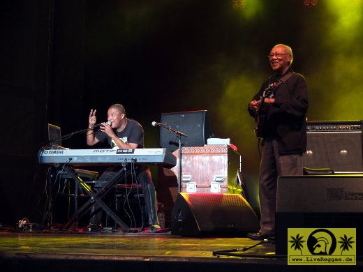 Ernest Ranglin (Jam) with Tyrone Downie and Sly and Robbie - Jamaican Legends Tour - Kulturarena, Jena  11. August 2012 (22).JPG